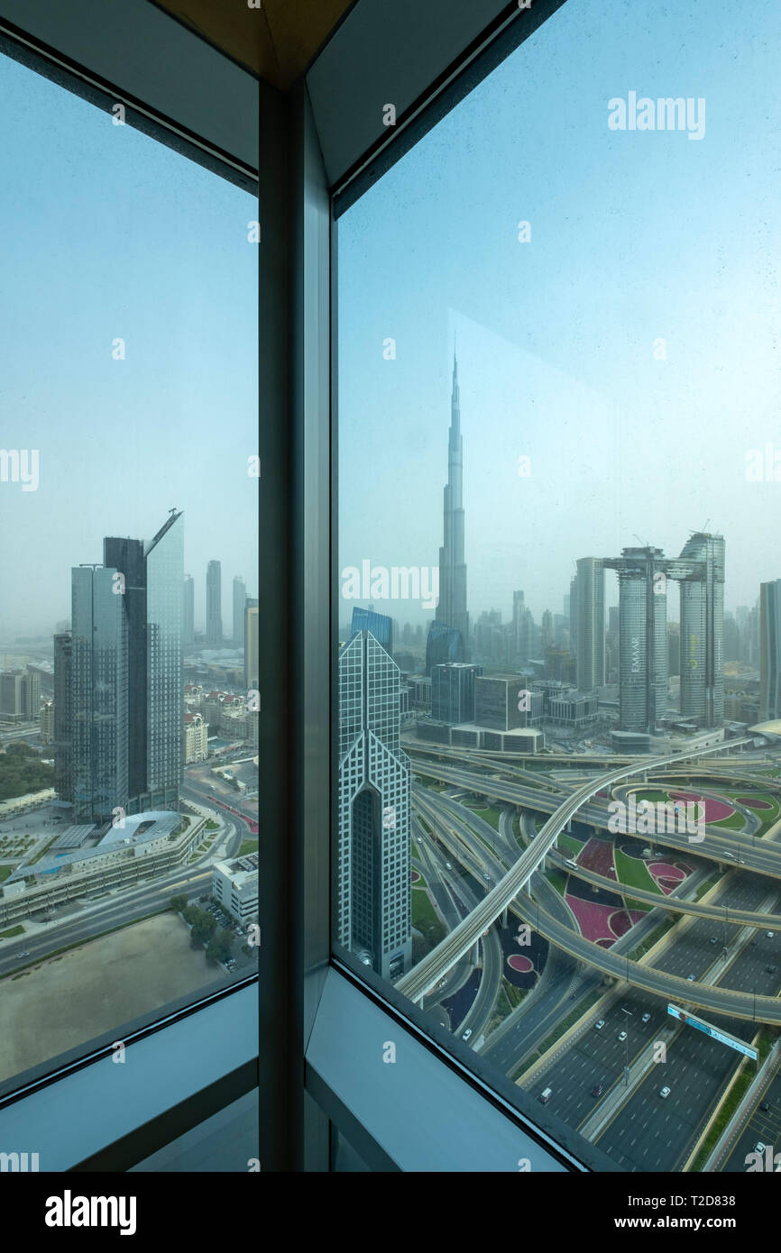 Der Burj Khalifa als vom Shangri-La Hotel in Dubai, Vereinigte Arabische Emirate gesehen Stockfoto