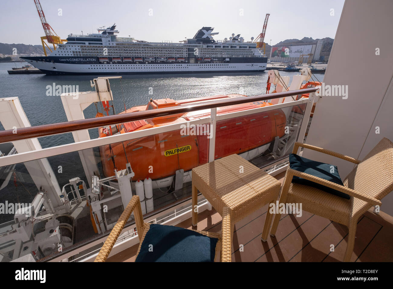 Celebrity Constellation Kreuzfahrt vom Balkon aus einer Kabine Zimmer auf der MSC Splendida Kreuzfahrtschiff gesehen Stockfoto