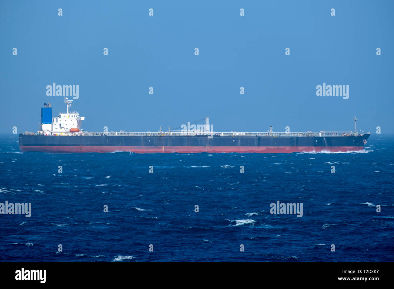 Öl-Tanker auf hoher See Stockfoto