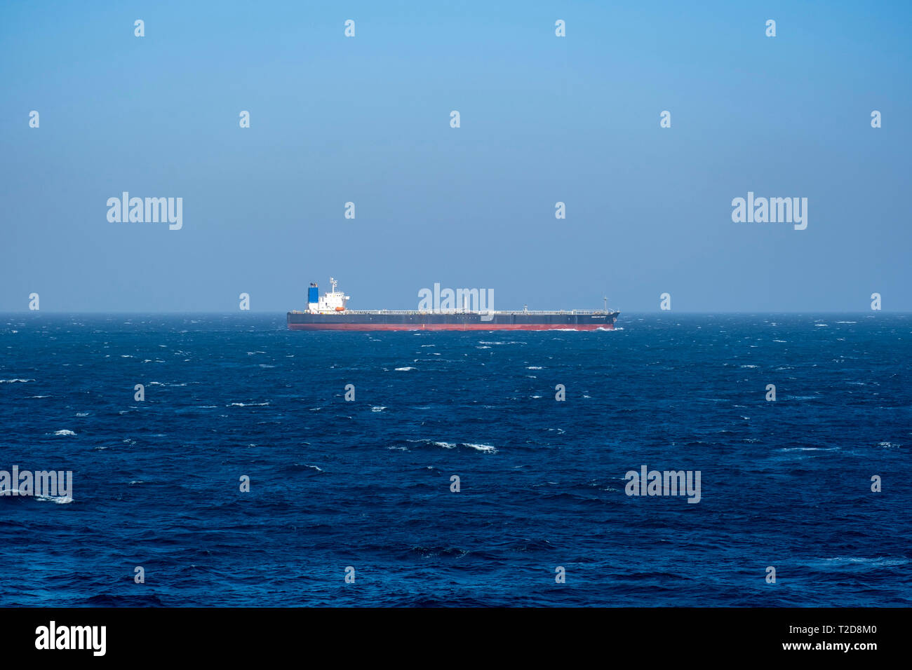 Öl-Tanker auf hoher See Stockfoto
