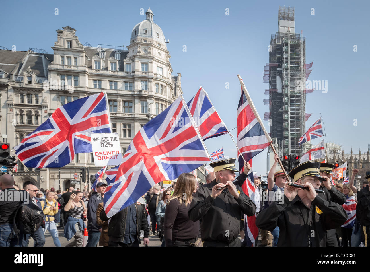 Schottische Loyalist flute Band verbindet pro-Brexit Brexit Anhänger für 'Tag' Protest in Westminster anspruchsvolle Großbritannien die EU unverzüglich verlässt. Stockfoto