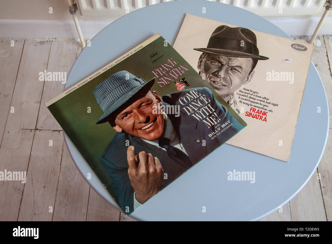 Zwei Frank Sinatra Cover Stockfoto