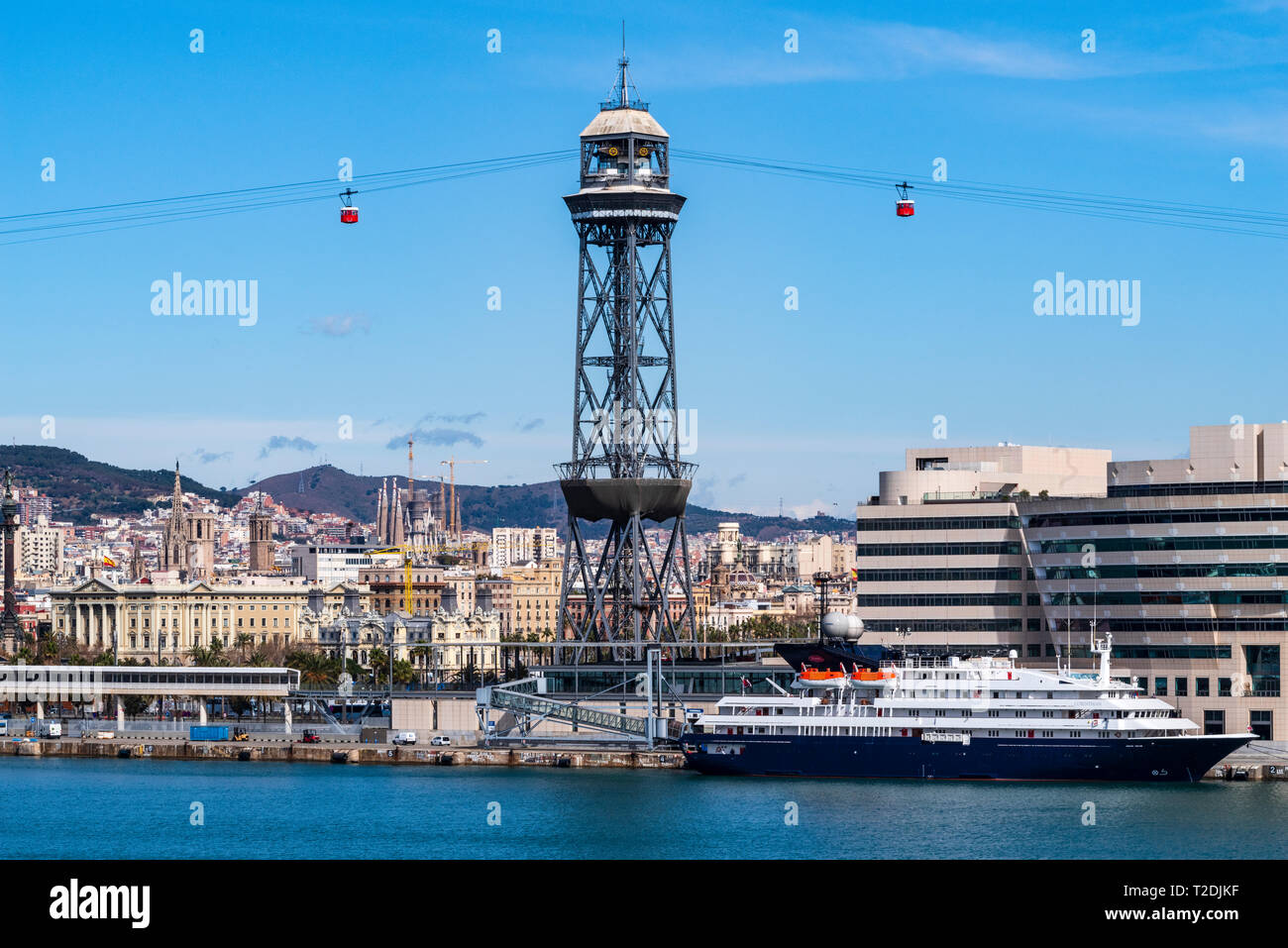 Blick auf den Hafen und die Stadt von Barcelona Stockfoto