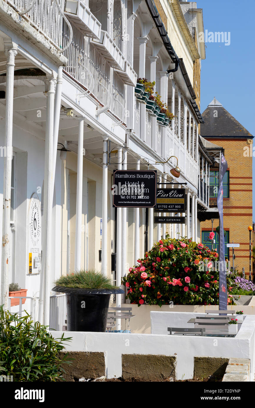 Hamilton's Boutique Hotel und Teestube, Pier View self catering Luxus Appartements, die sich in die Reihe der königlichen Terrasse Gebäude, Southend On Sea, Essex, Großbritannien Stockfoto