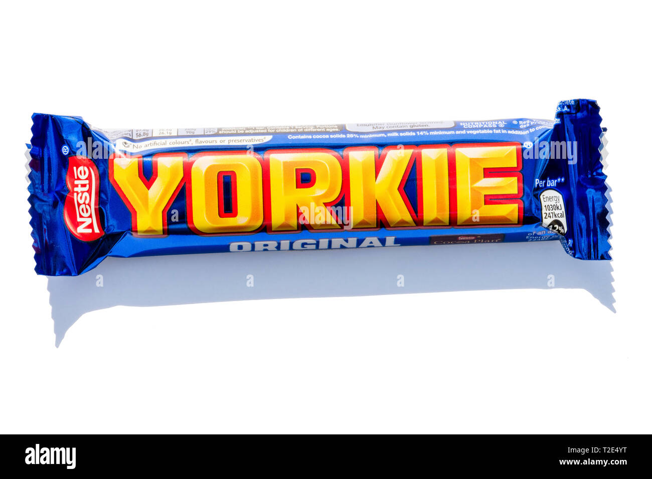 Yorkie Schokolade, ausgeschnitten oder auf einem weißen Hintergrund. Stockfoto