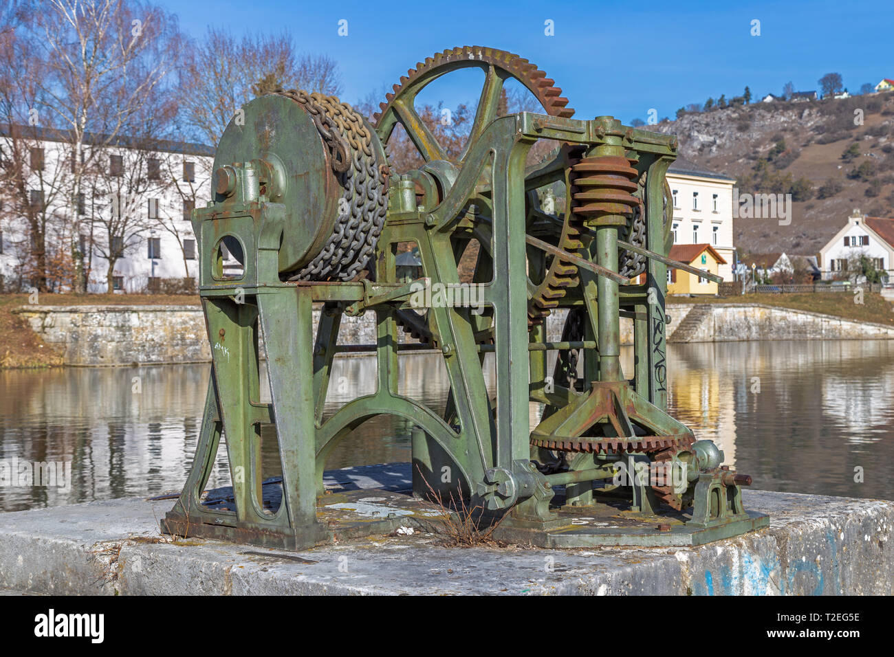 Historische Winde am Alten Hafen der Ludwig Donau Main Kanal in Kelheim Stockfoto