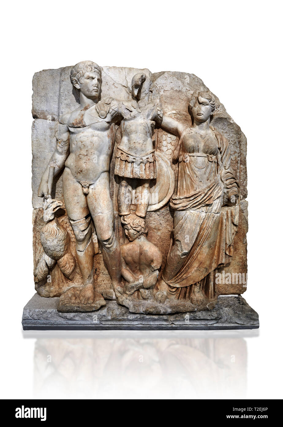 Römische Sebasteion Relief des Kaisers Augustus und Göttin Sieg, Afrodisias Museum, Aphrodisias, Türkei. Vor einem weißen Hintergrund. Die Stockfoto