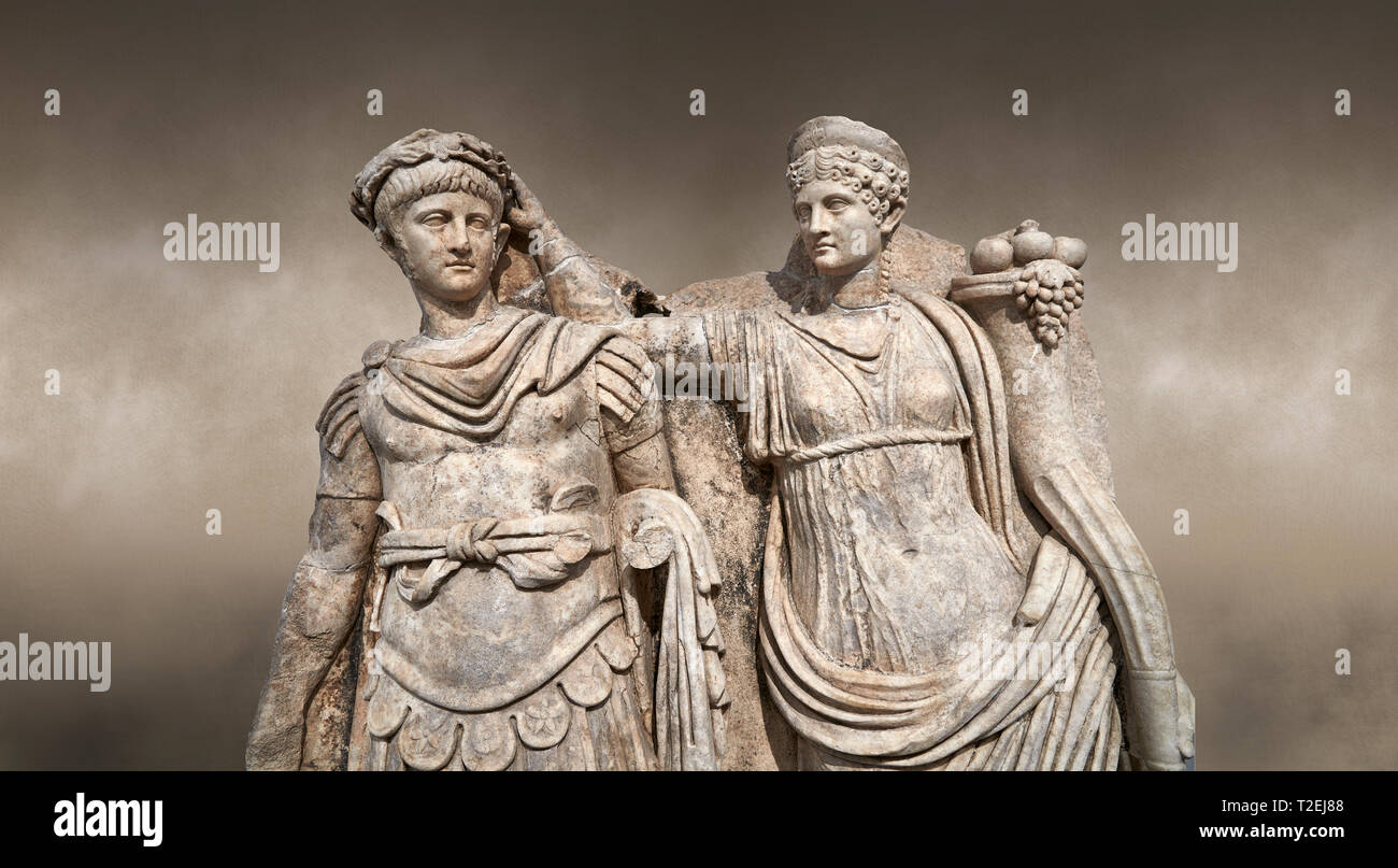 Nahaufnahme des Römischen Sebasteion Relief von Kaiser Nero, gekrönt von Agrippina, Afrodisias Museum, Aphrodisias, Türkei. Gegen eine Kunst ba Stockfoto