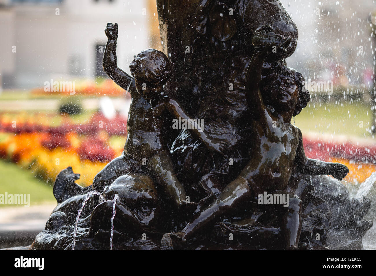RIGA, Lettland - 28. AUGUST 2018: Brunnen die Nymphe im Park in der Nähe der National Opera - Sommer Stockfoto