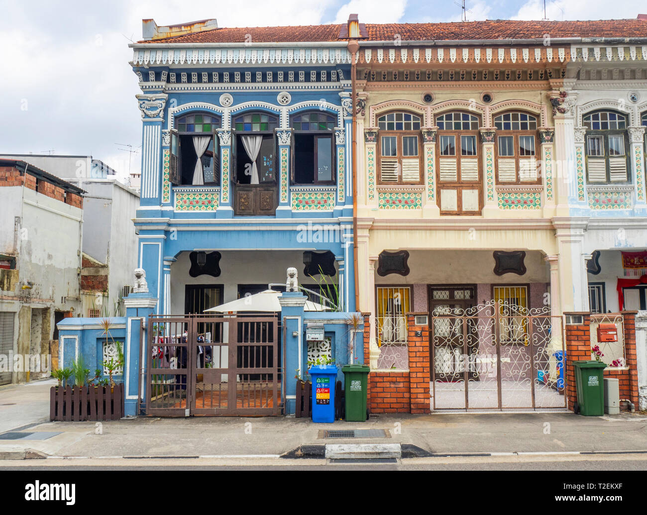 Bunte Peranakan Reihenhäuser mit instagrammers auf Koon Seng Road, Joo Chiat, Geylang, Singapur beliebt. Stockfoto