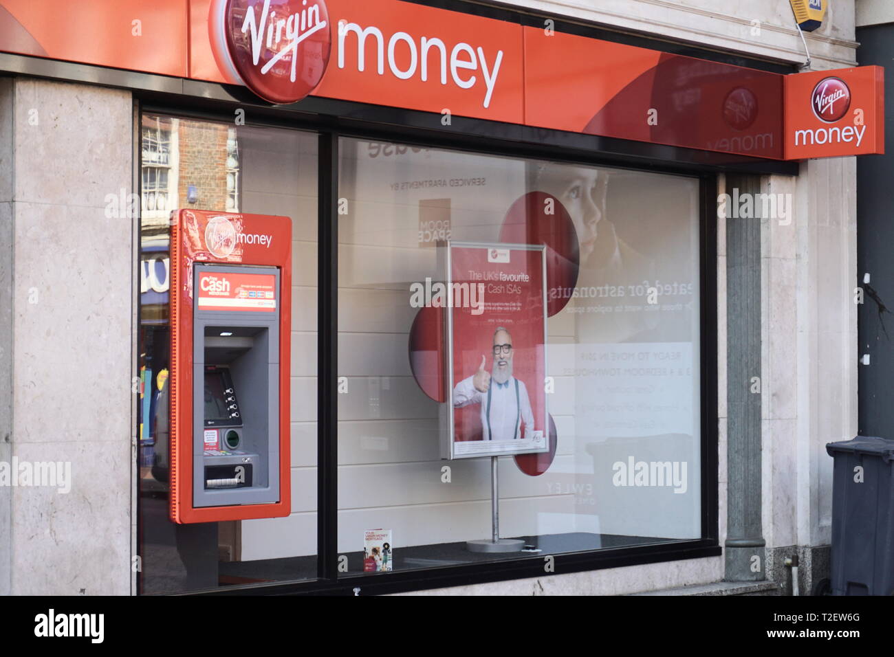Virgin Money Steckdose in Reading, Großbritannien Stockfoto