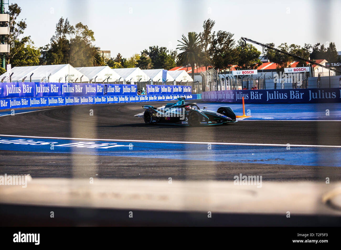 Mexiko City, Mexiko - 16. Februar 2019: Autodromo Hermanos Rodriguez. Mexiko City E-Prix. HWA Racelab Treiber Stoffel Vandoorne am Nr. 5, in Mexiko Stadt E-Prix. Stockfoto