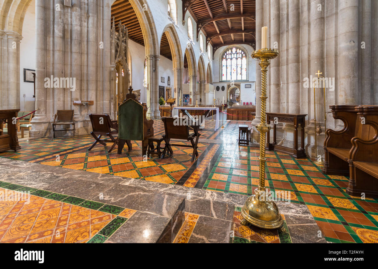 In der Pfarr- und Klosterkirche St. Nikolaus in Arundel, West Sussex, England, UK. Innenraum von St. Nikolaus, eine alte Kirche in Arundel. Stockfoto