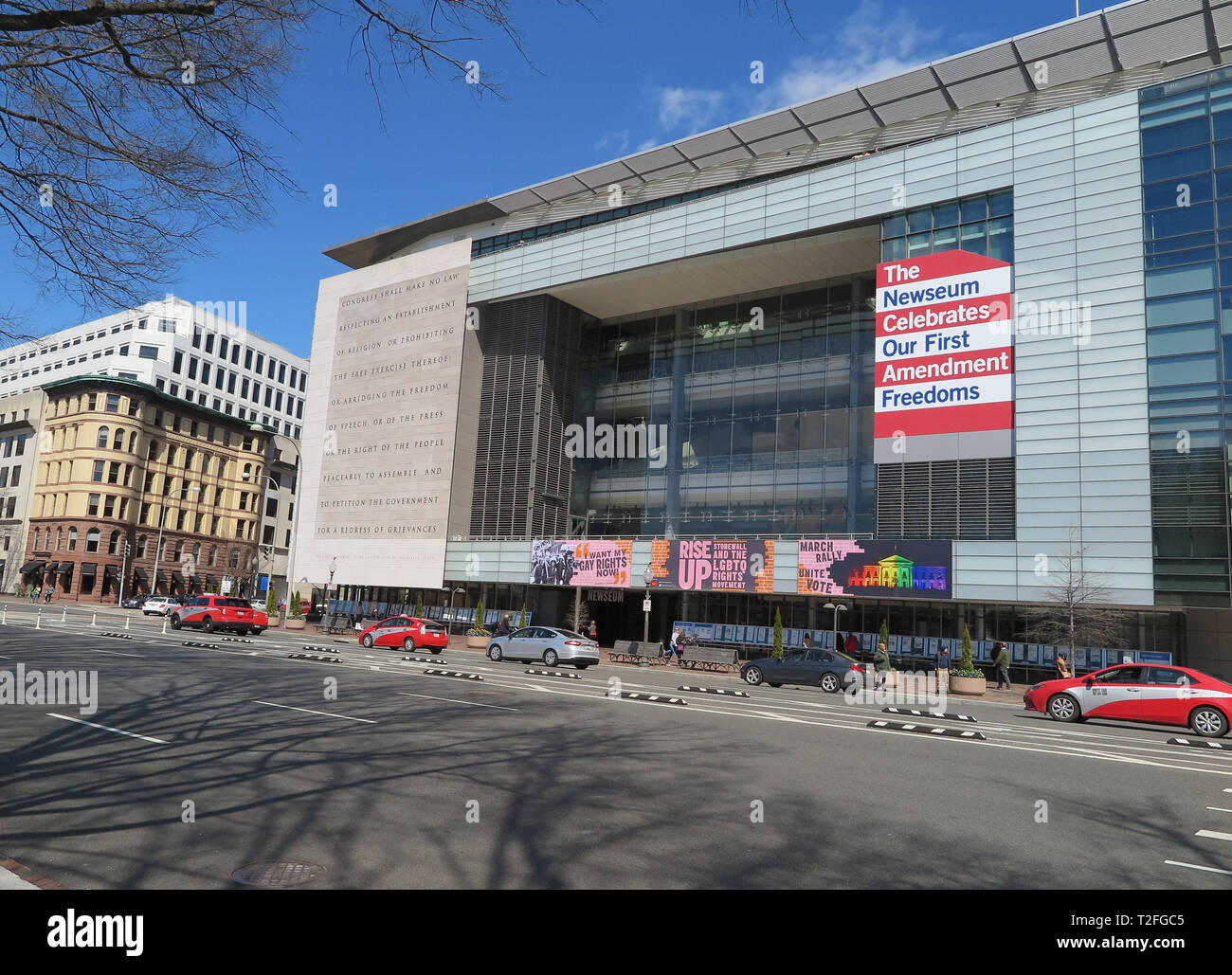 Washington, USA. 19 Mär, 2019. Das Newseum Media Museum. Seit mehr als einem Jahrzehnt, das Newseum an der Pennsylvania Avenue in Washington hat ein stolzes Denkmal für Journalismus. Aber die Zukunft des Museums ist ungewiss. Ein düsteres Symbol für die Situation in der Medienbranche? (Dpa' in Zeiten der 'Fake News": US-Medien Museum droht das Ende') Credit: Maren Hennemuth/dpa/Alamy leben Nachrichten Stockfoto