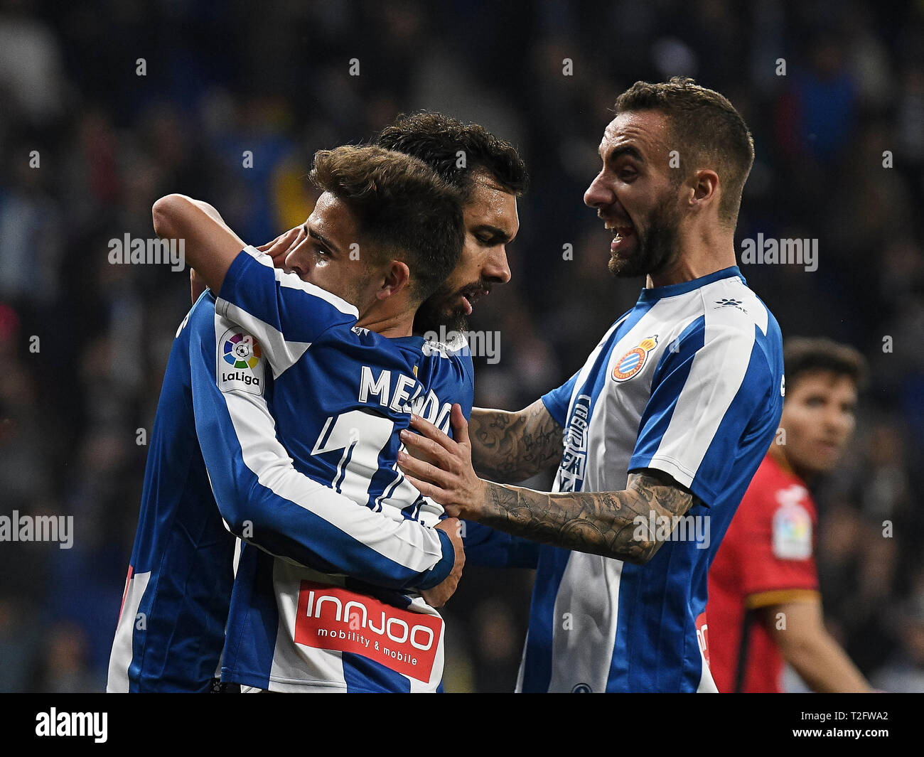BARCELONA, 02-04-2019. LaLiga 2018 / 2019 Datum 30. Espanyol-Getafe. Borja Iglesias von RCD Espanyol feiert sein Ziel mit Oscar Melendo und Sergi Darder während des Spiels Espanyol-Getafe Stockfoto