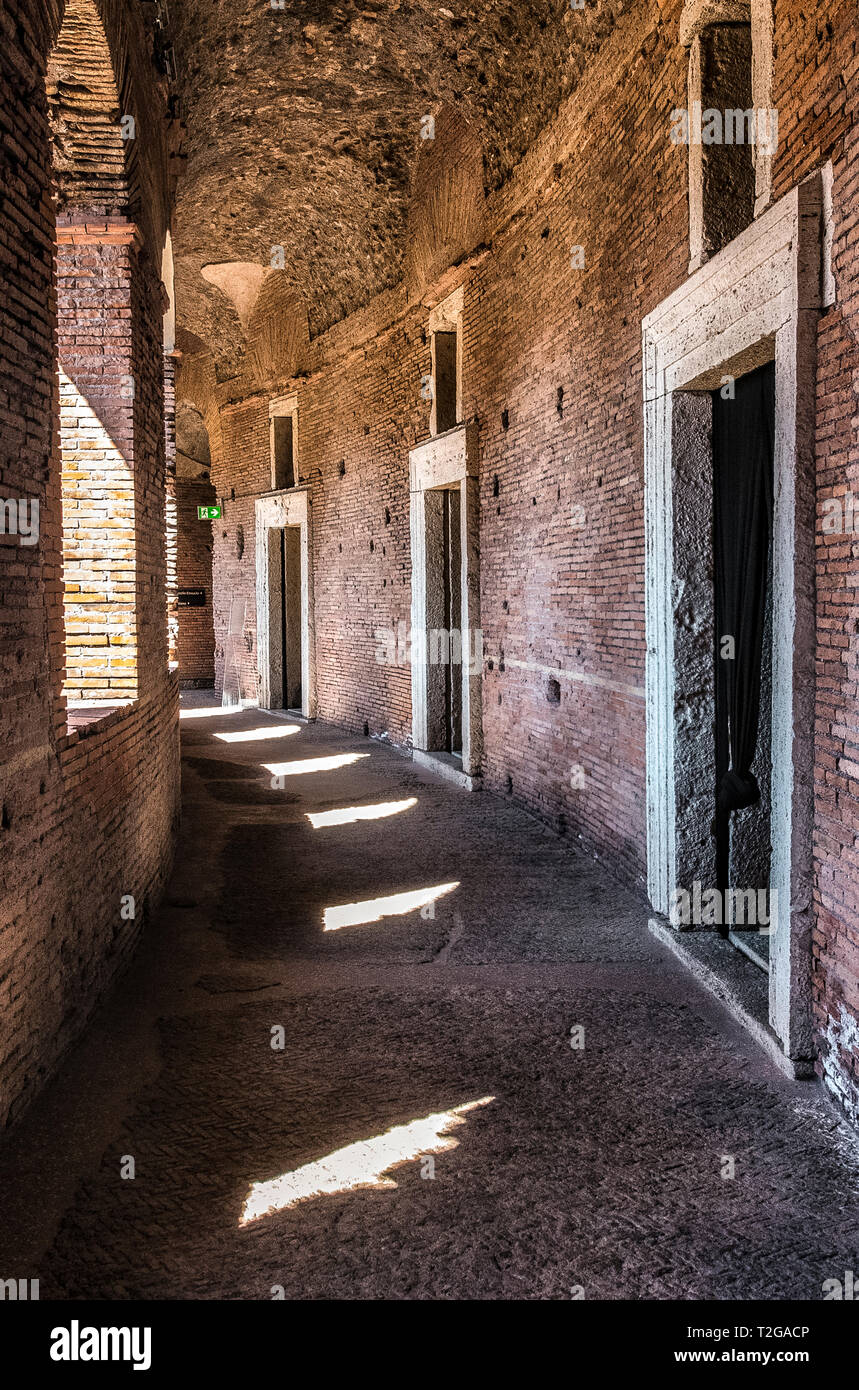 Blick auf die Mercati Traianei (Traiano Markt), Teil der Kaiserlichen Foren, in Rom, Latium Italien - Großer Saal Stockfoto