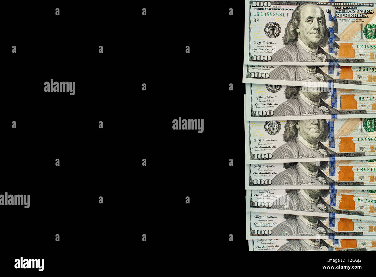 Hundert US-Dollarnoten Geld cash Grenze am Schwarzen Brett Hintergrund Stockfoto