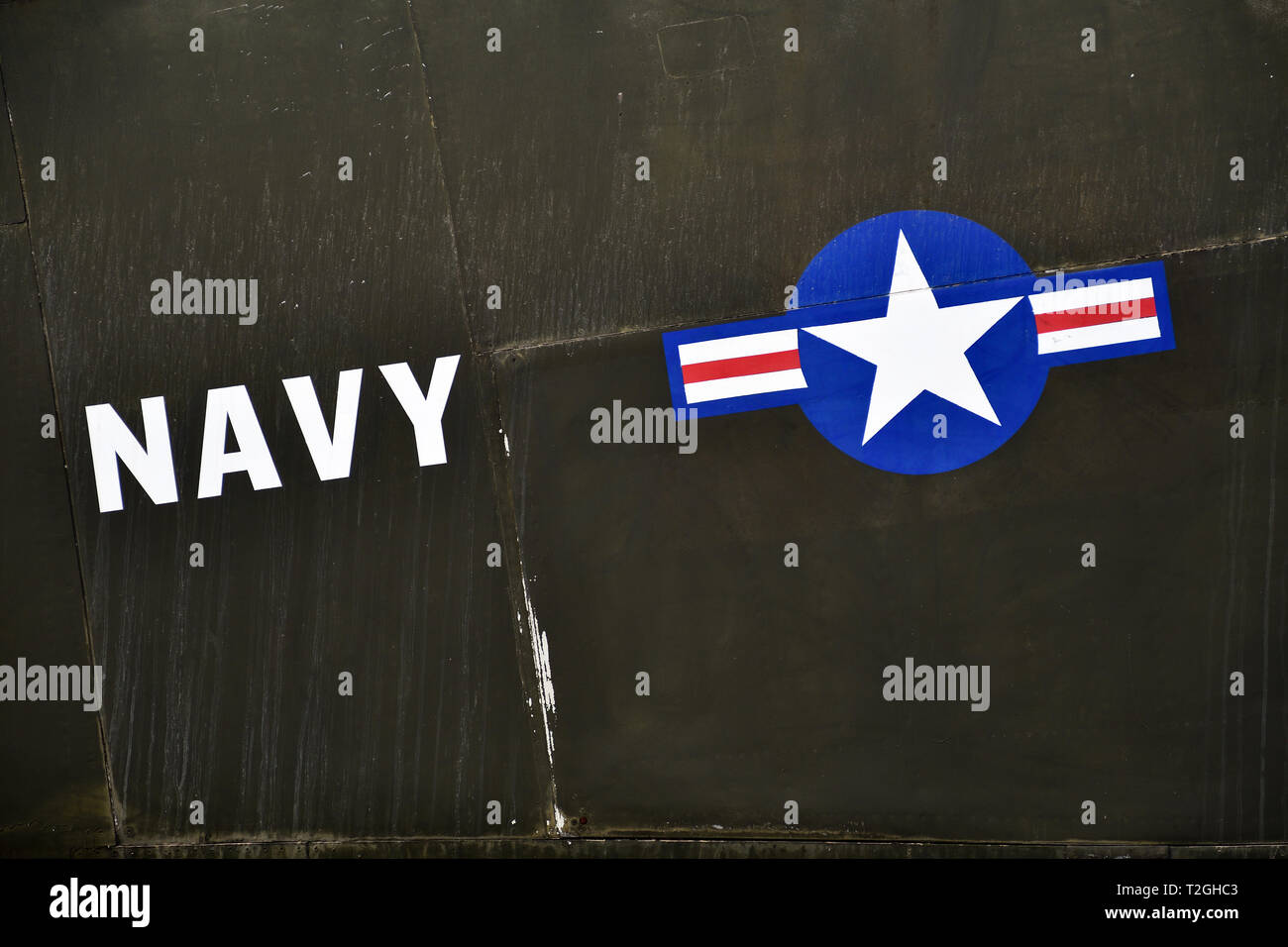 Marine Symbol auf der Seite des alten amerikanischen Flugzeug aus Vietnam Krieg. USA Armee Symbol auf Metall Hintergrund. Stockfoto