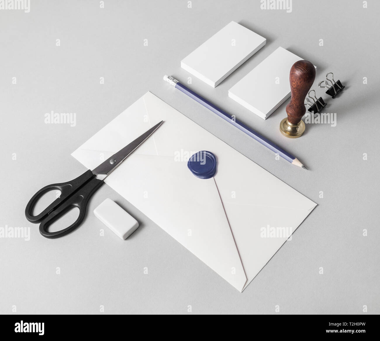Foto von leere Vorlage auf Papier Hintergrund gesetzt. Corporate Identity mockup. Responsive Design vorlage. Stockfoto
