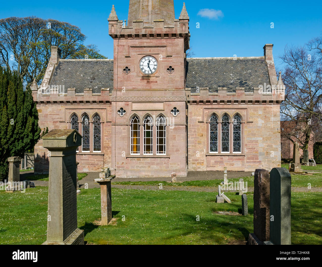 Malerischen Dorf, saltoun Pfarrkirche mit alten Grabsteinen in Kirchhof, East Saltoun, East Lothian, Schottland, Großbritannien Stockfoto