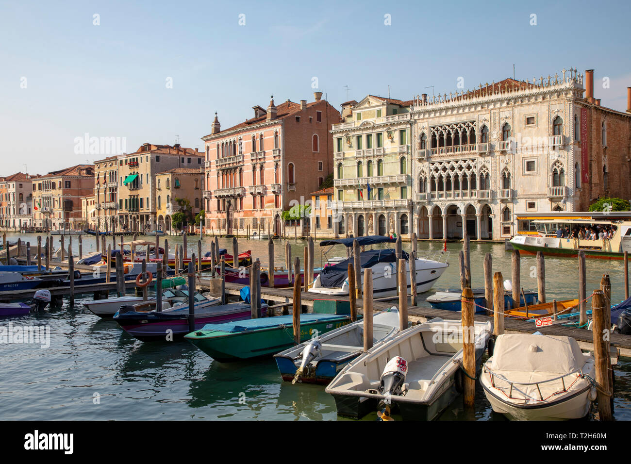 Boote am Grand Canal in Venedig, Italien, Europa Stockfoto