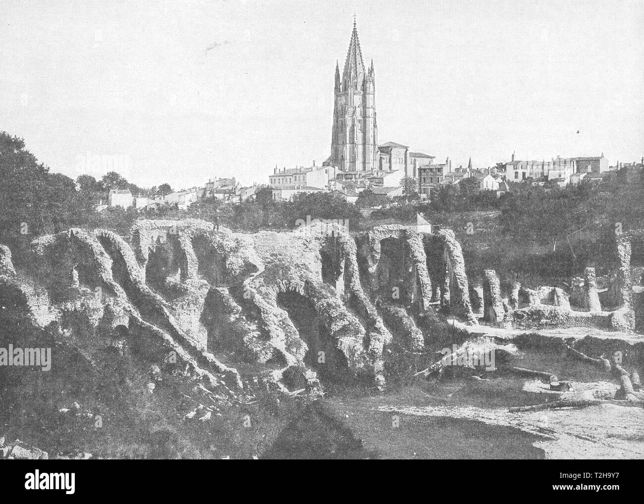 CHARENTE-MARITIME. Saintes. Ruinen Arènes Romaines Clocher St-Eutrope 1900 Stockfoto