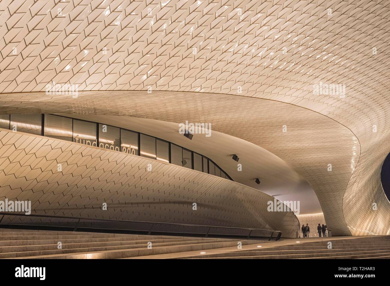 MAAT, Museum für Kunst Architektur und Technik bei Nacht, Belem, Lissabon, Portugal Stockfoto