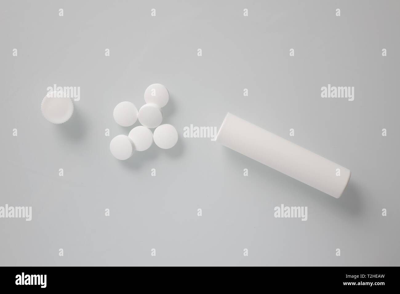 Tablet Rohr mit Tabletten, weißen, hellen Hintergrund, Deutschland Stockfoto
