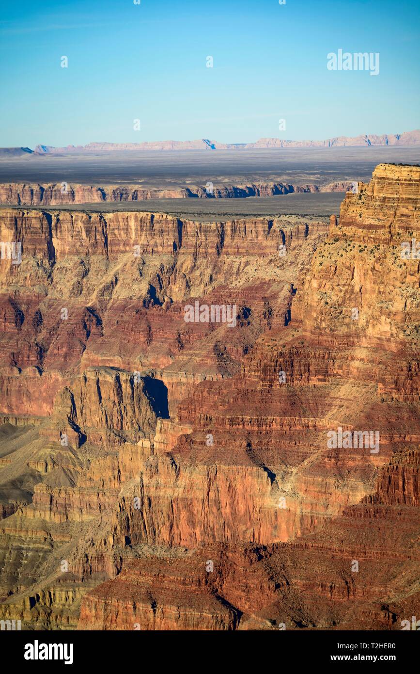 Rötliche Felsformationen auf die steilen Wände des Grand Canyon, erodierten Felsformationen, South Rim, Grand Canyon National Park, Arizona, USA Stockfoto