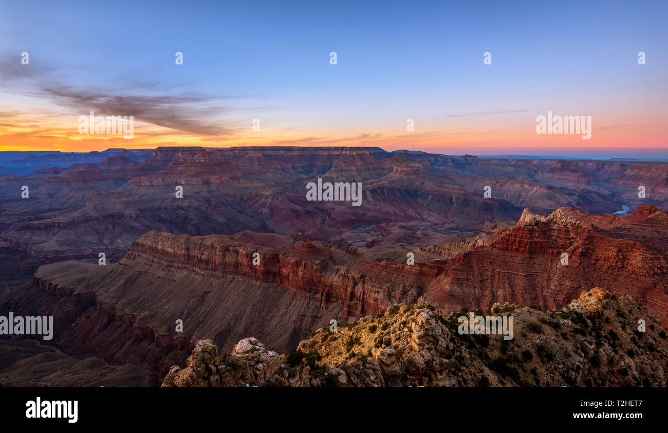Canyon Landschaft, Schlucht des Grand Canyon bei Sonnenuntergang, Colorado River, Ansicht von Lipan Point, erodierten Felsformationen, South Rim, Grand Canyon National Stockfoto