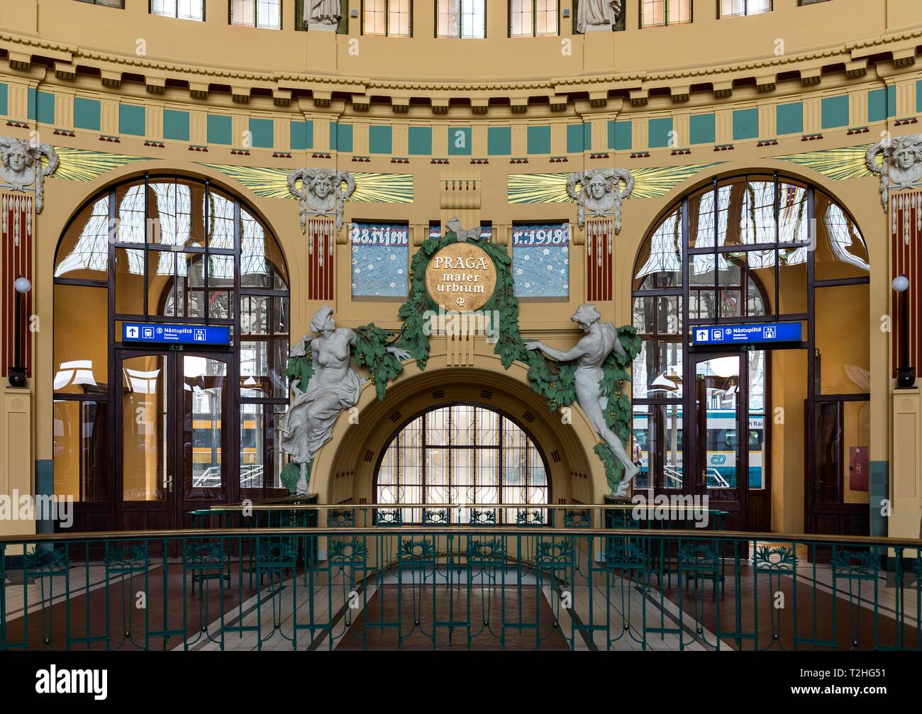 Historische Bahnhofshalle, Jugendstil, Hauptbahnhof, Prag, Böhmen, Tschechien Stockfoto