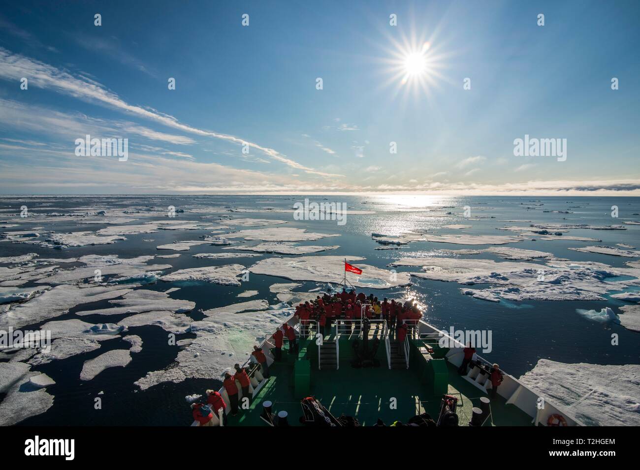 Expedition Schiff durch das Packeis in der Arktis, Svalbard, Norwegen navigieren Stockfoto