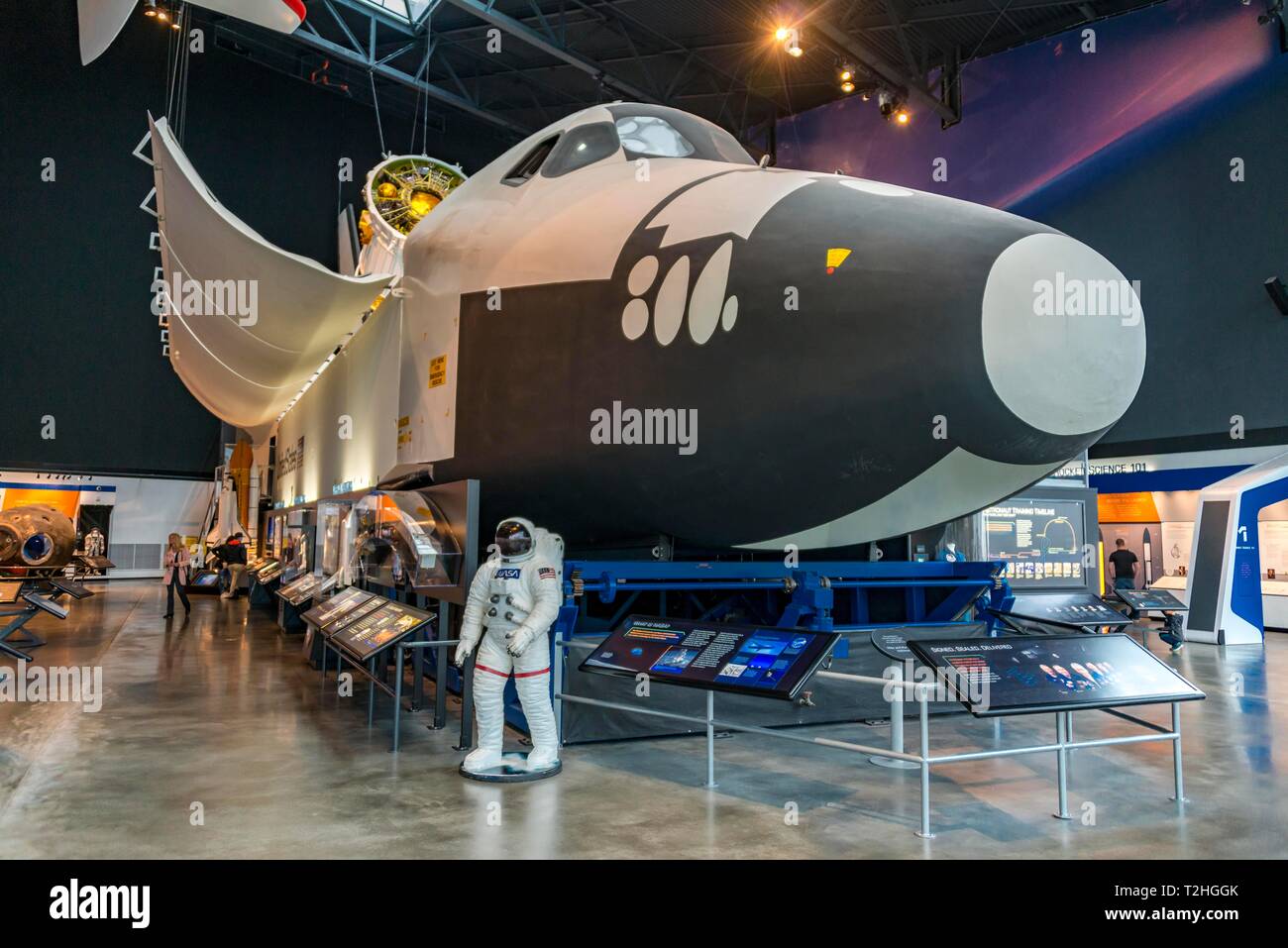 Space Shuttle und ein Astronaut in einem Raumanzug, das Museum der Flug, Seattle, Washington, USA Stockfoto