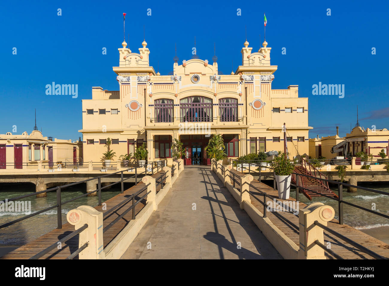 Das Antico Stabilimento Balneare Gebäude (auch als 'Charleston') von Mondello Borough, Palermo, Sizilien, Italien, Europa bekannt Stockfoto