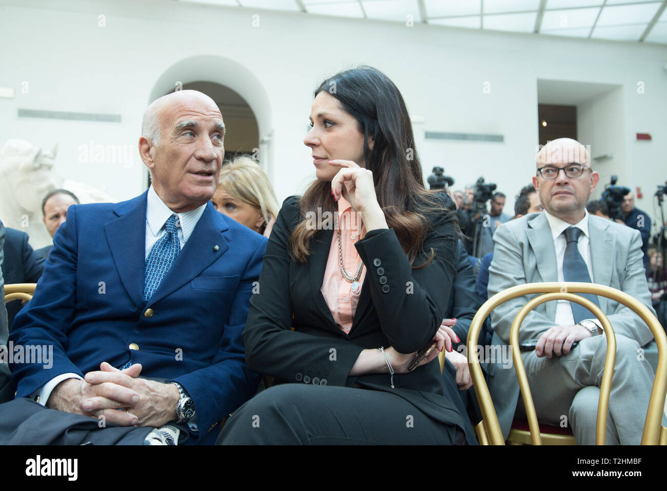 Roma, Italien. 02 Apr, 2019. ACI Präsident Angelo Sticchi Damiani und Linda Meleo, Rom Kommissar für Verkehr Pressekonferenz der E-Prix von Rom, die erste europäische Phase des ABB FIA Formel E Meisterschaft Quelle: Matteo Nardone/Pacific Press/Alamy leben Nachrichten Stockfoto