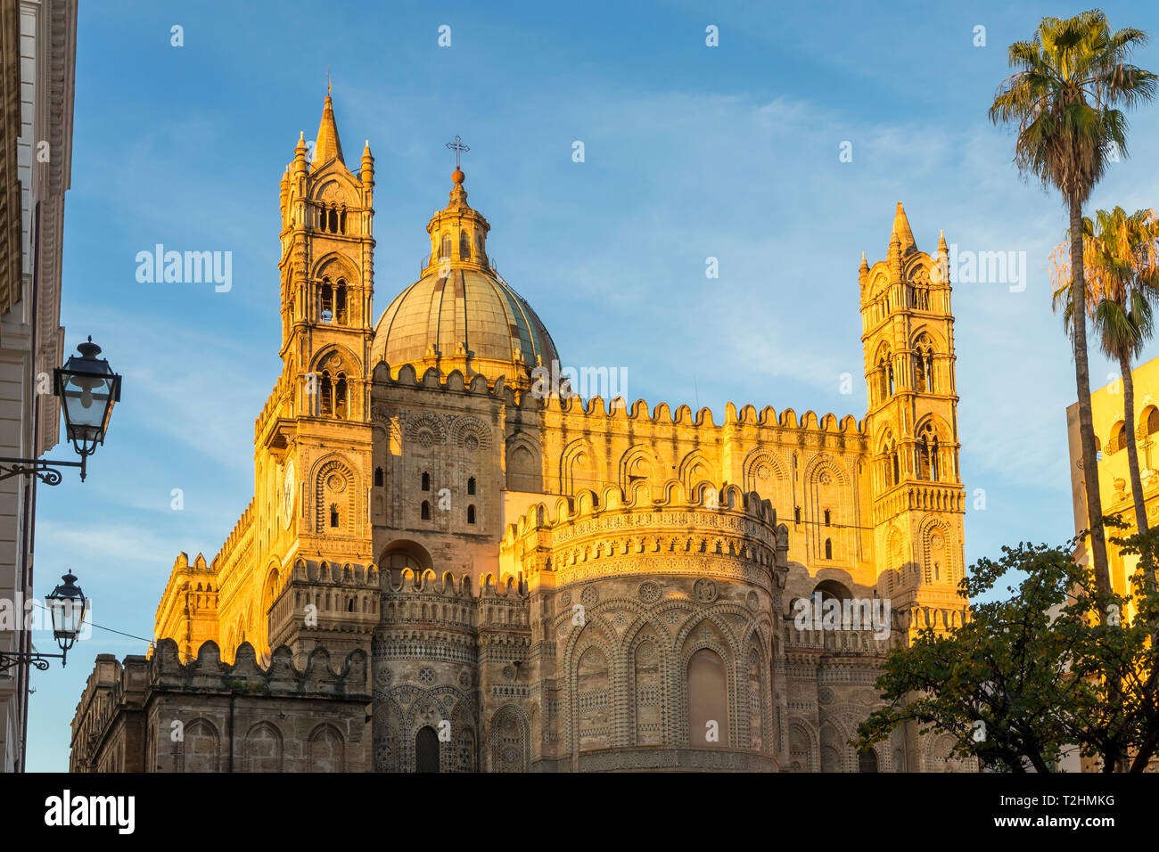 Die Kathedrale von Palermo (UNESCO Weltkulturerbe) im ersten Sonnenlicht, Palermo, Sizilien, Italien, Europa Stockfoto