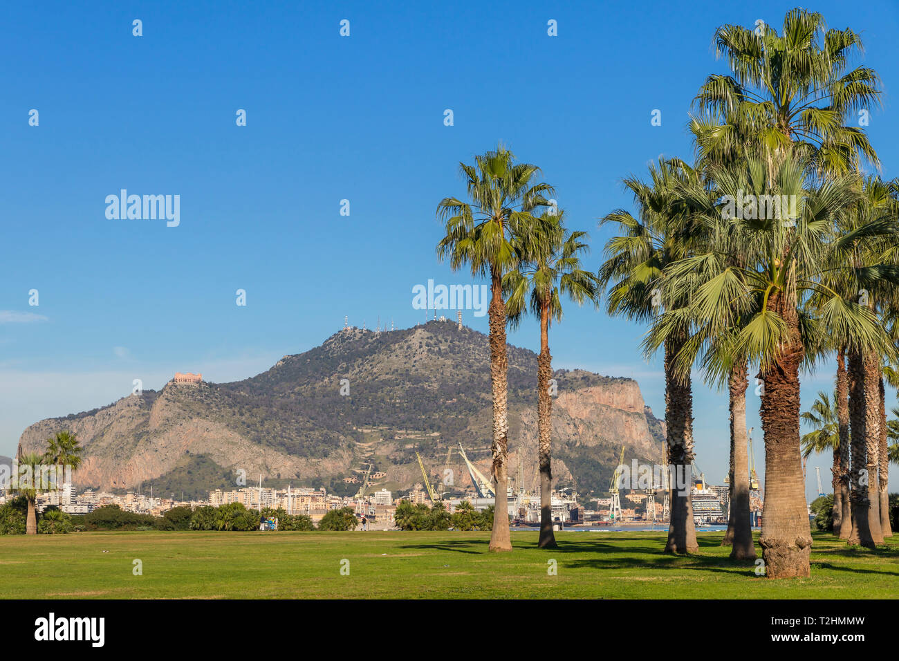 Mount Pellegrino vom Meer Park, Palermo, Sizilien, Italien gesehen, Europa Stockfoto