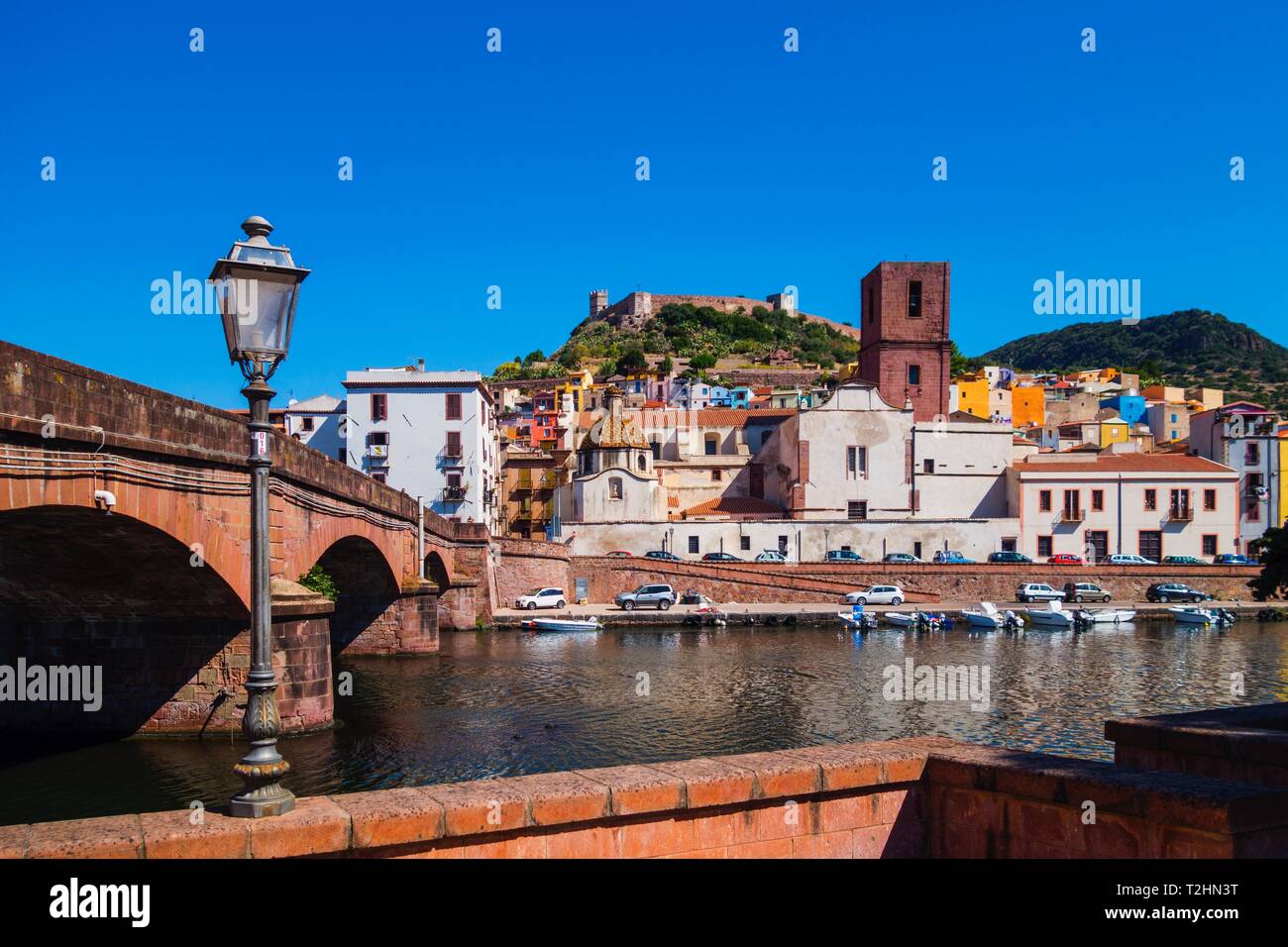Schloss von Serravalle über dem Fluss Temo von Bosa, Sardinien, Italien, Europa Stockfoto