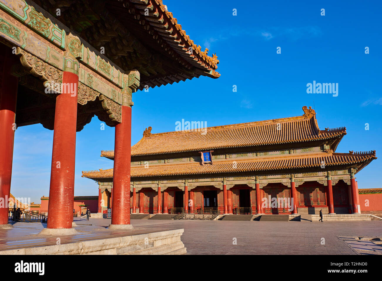 Halle zur Erhaltung der Harmonie (im Hintergrund) mit Hall von Zentralen Harmonie, Verbotene Stadt, Beijing, China, Ostasien Stockfoto