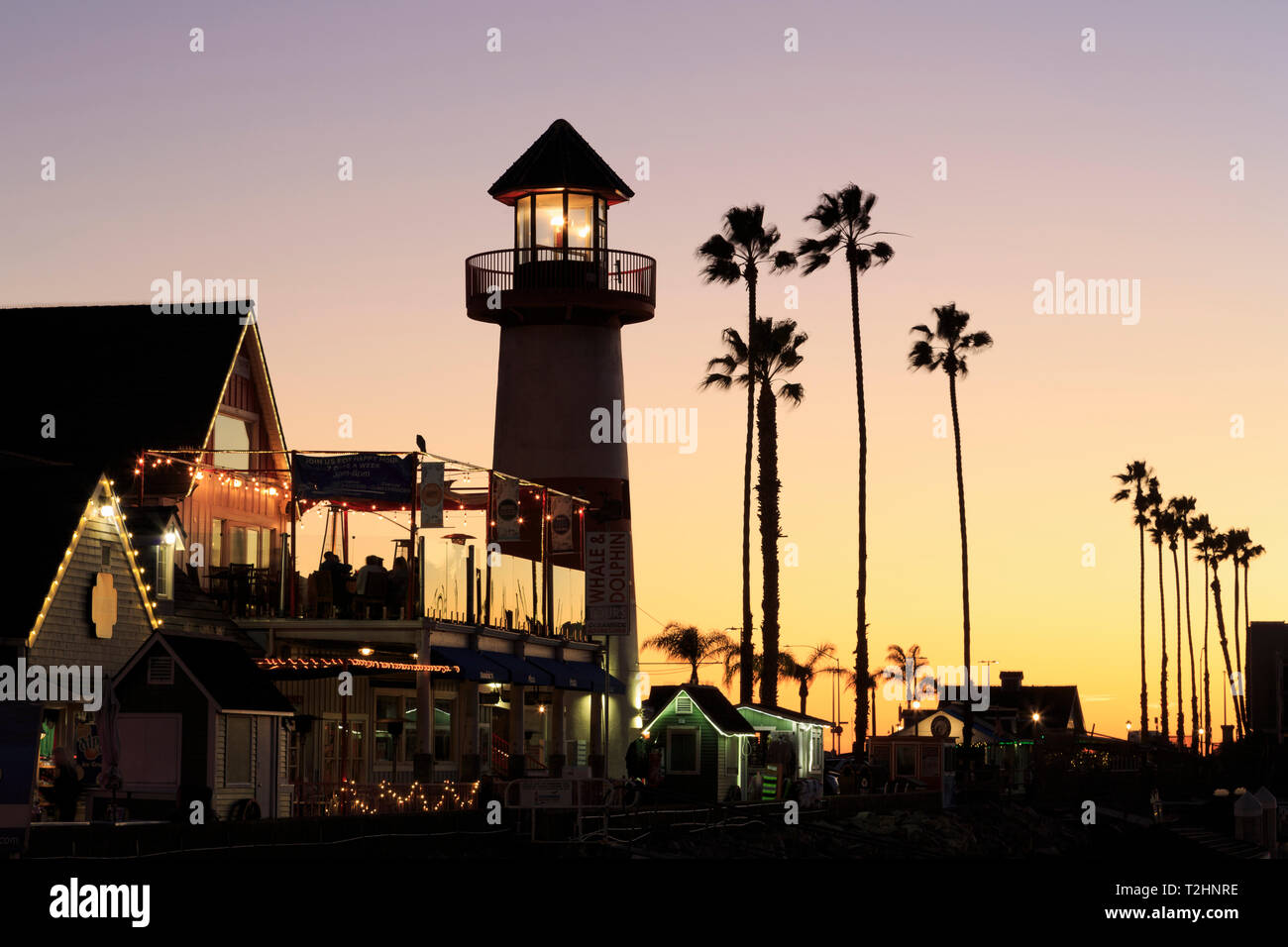 Oceanside Harbor Village bei Sonnenuntergang, San Diego County, Kalifornien, Vereinigte Staaten von Amerika Stockfoto