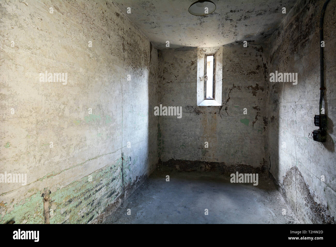 Leere Zelle in ein verlassenes Gefängnis - Östliches Staatszuchthaus Stockfoto