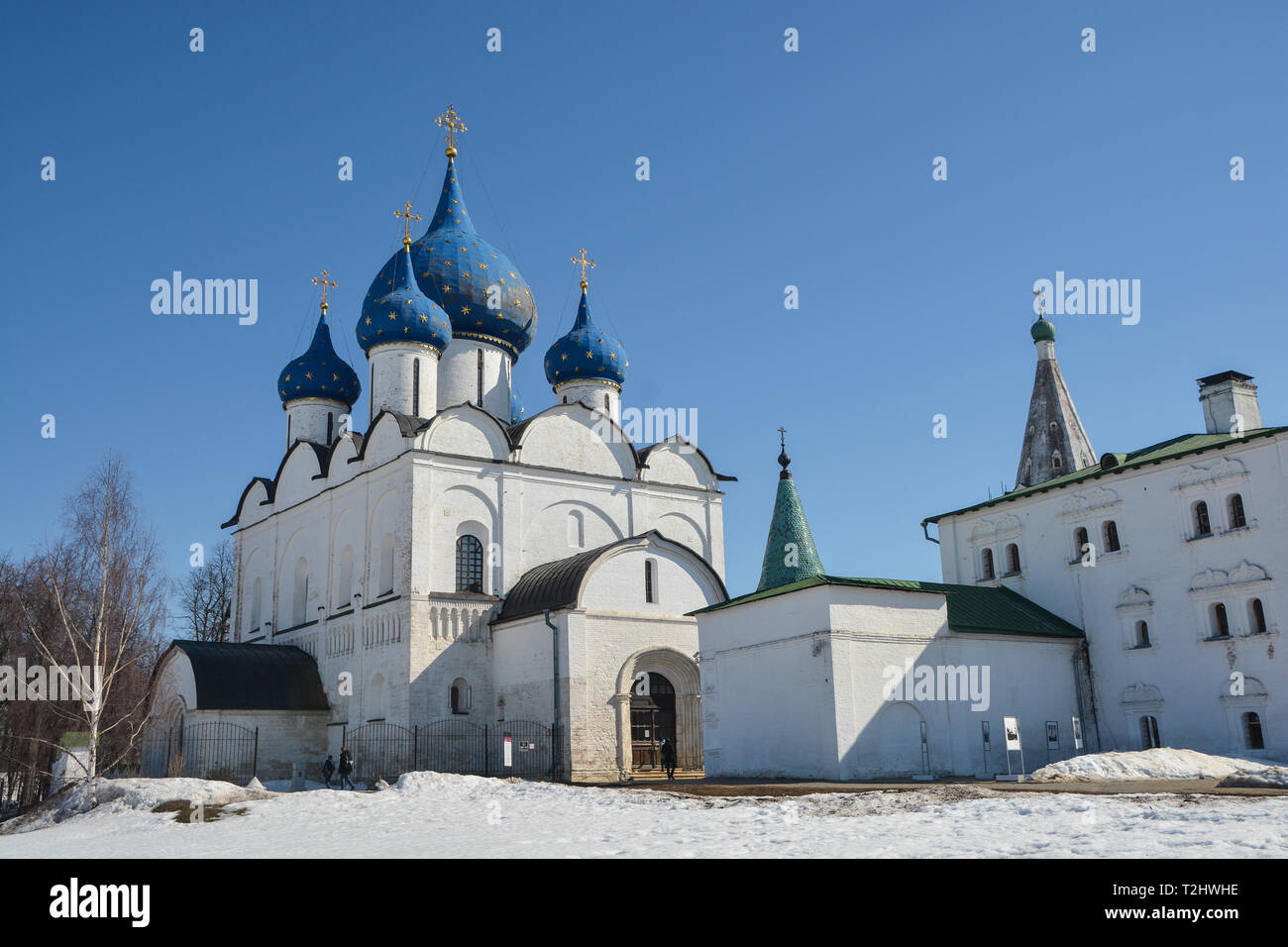 Orthodoxe Kirche im Frühling. Christlichen Tempels in Russland Ende März. Stockfoto