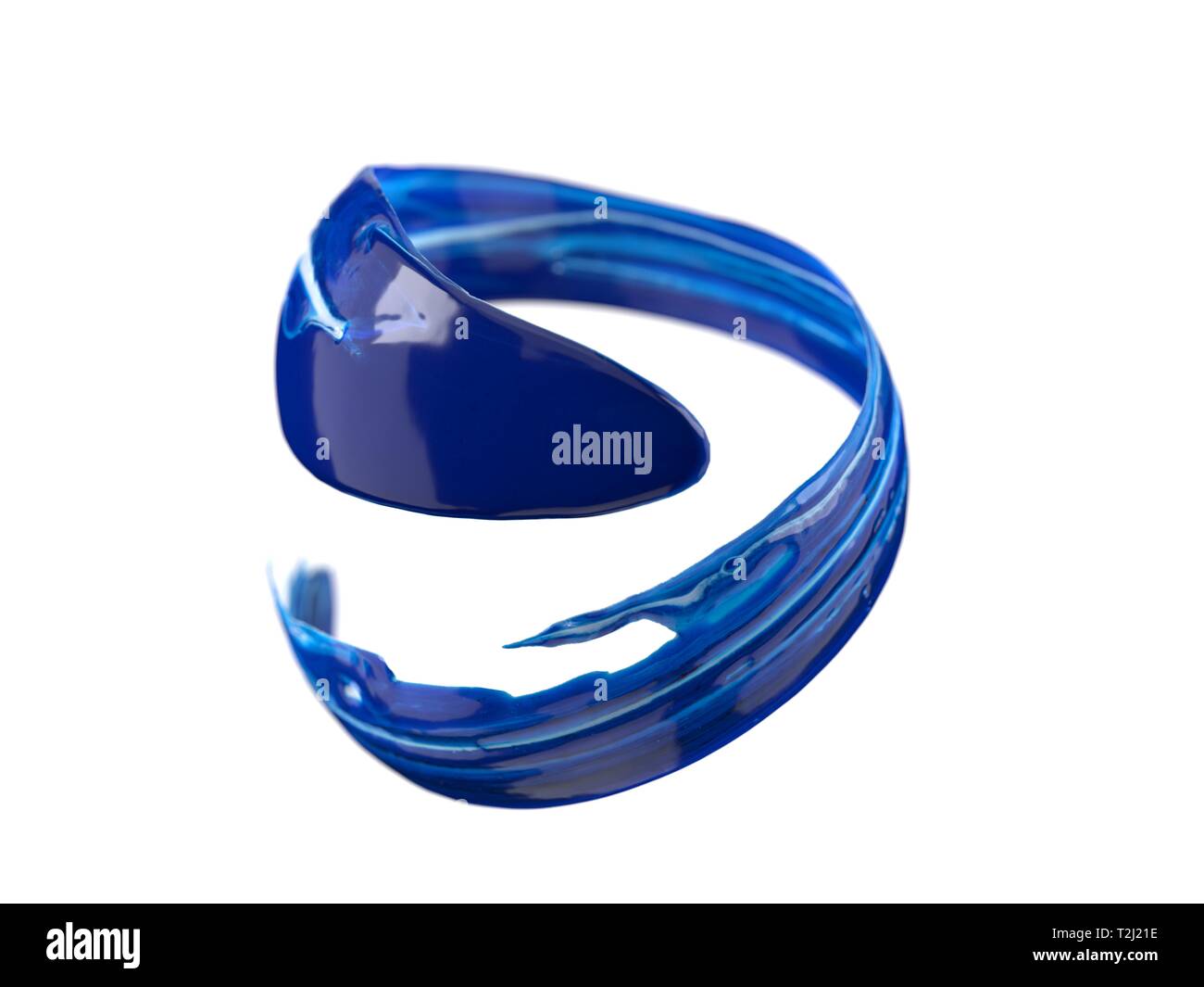 Blaue Farbe streichen Sie fließt in der Luft. Geeignet für Kunst, Medien, Technologie und abstrakte Themen. Kreisförmige Bewegung Version, 3D-Darstellung. Stockfoto