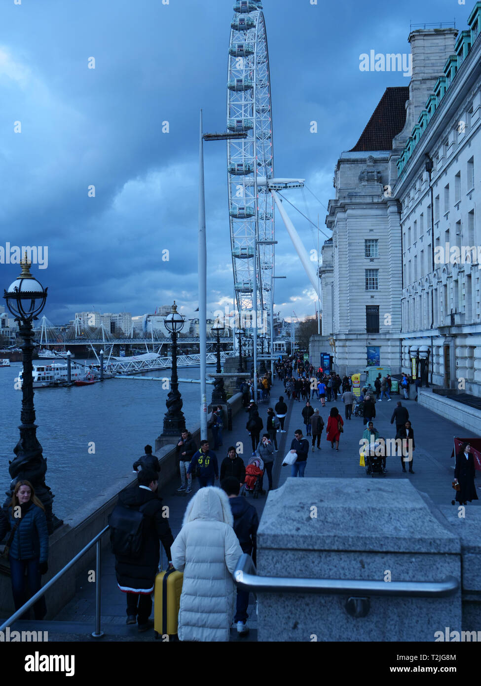 London eye inside tourists Fotos und Bildmaterial in hoher Auflösung Alamy