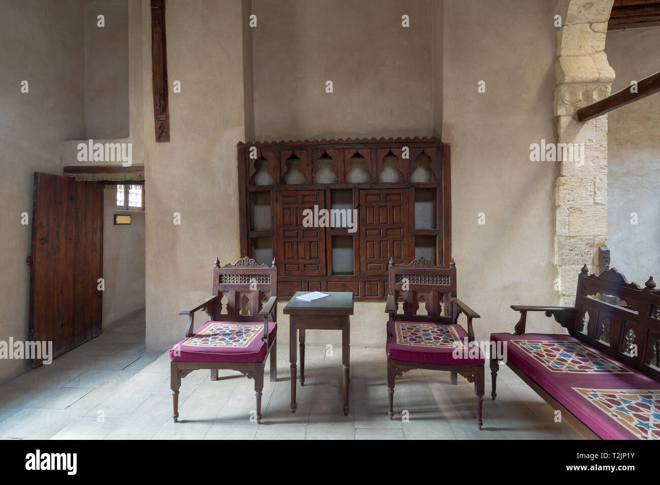 VIP-Lounge in der Osmanischen Zeit historische Haus der ägyptischen Architektur, in Darb el Labbana Bezirk, Kairo, Ägypten Stockfoto