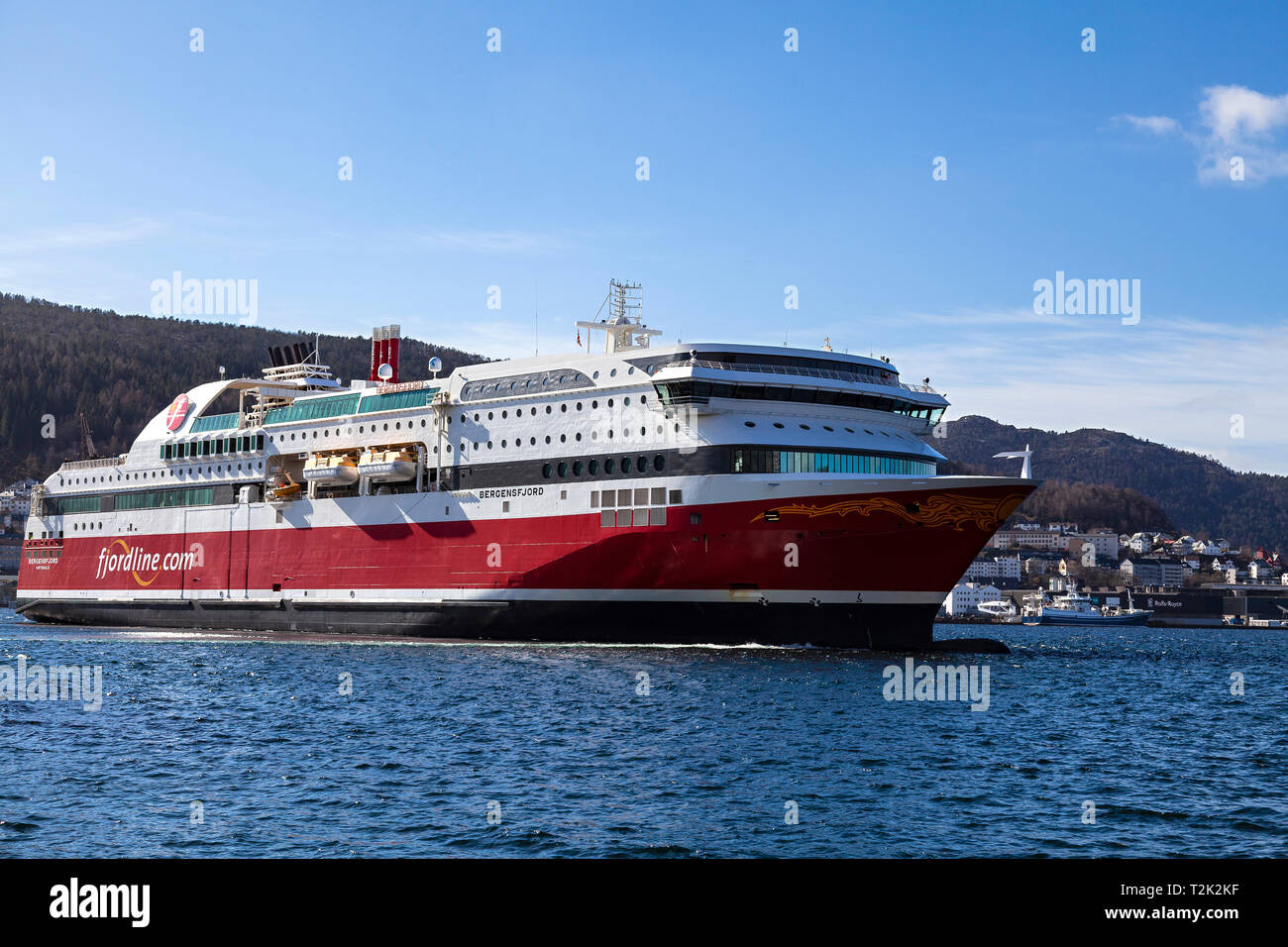 Ro-ro/Passagierschiff Bergensfjord Abfahrt vom Terminal am Noestet in Bergen, Norwegen Stockfoto