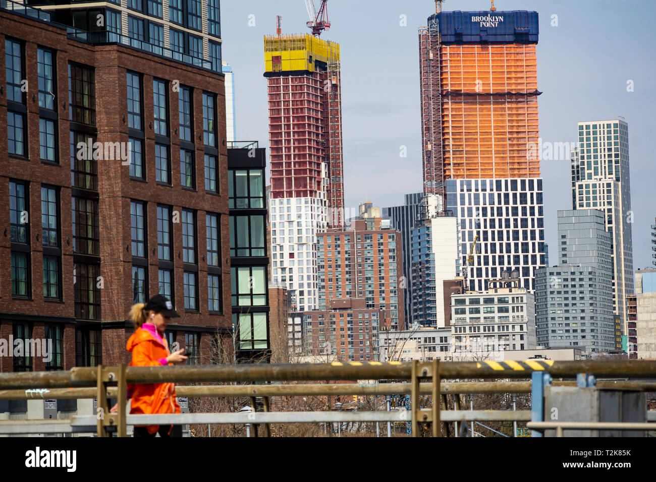 Entwicklung in Downtown Brooklyn in New York von der Gowanus Nachbarschaft am Samstag gesehen, 30. März 2019. Aufgrund der starken Entwicklung im Bereich, insbesondere Hochhaus Luxus Apartment Gebäuden, Filialisten und Einzelhändler sind in Bewegung. (Â© Richard B. Levine) Stockfoto