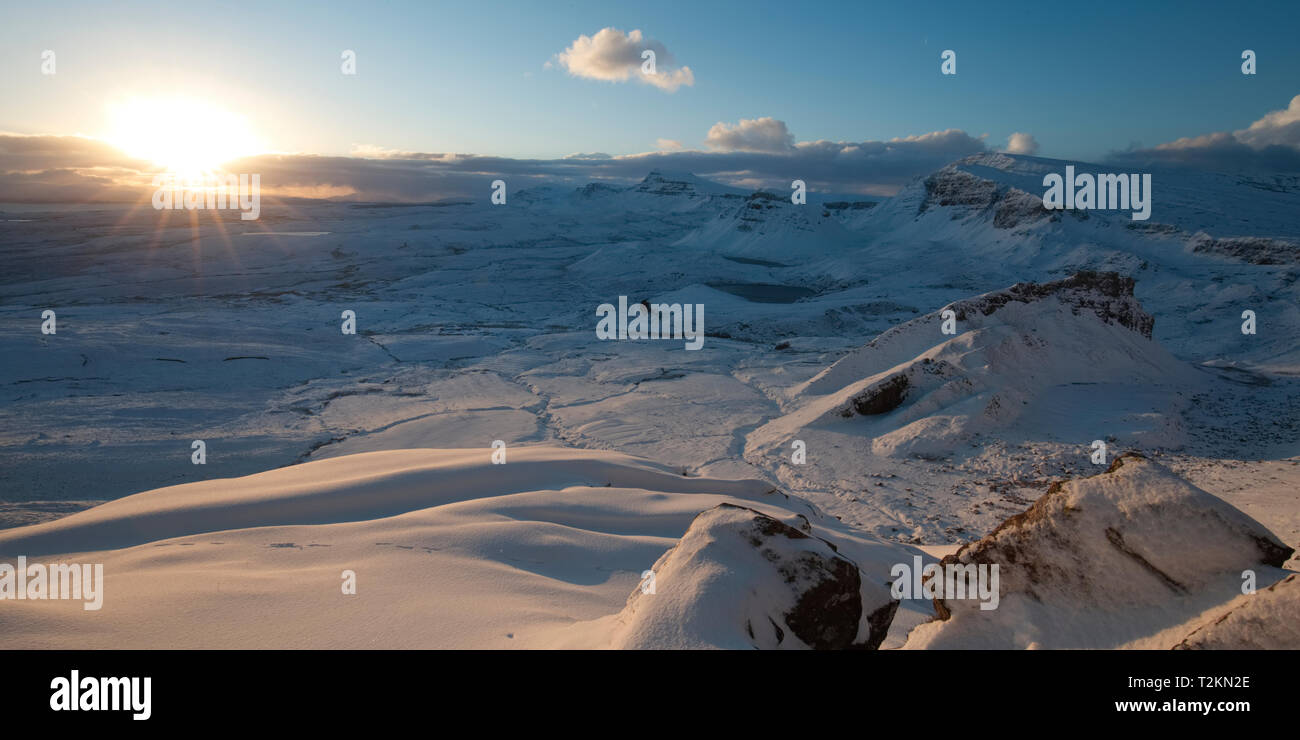 Winter Sonnenaufgang über trotternish Ridge. Blick von quiraing. Stockfoto