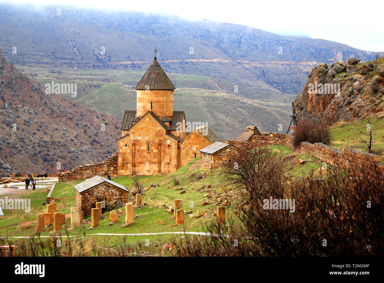 Foto der schönen Berg Frühling Landschaft mit alten armenischen Kirchen Stockfoto