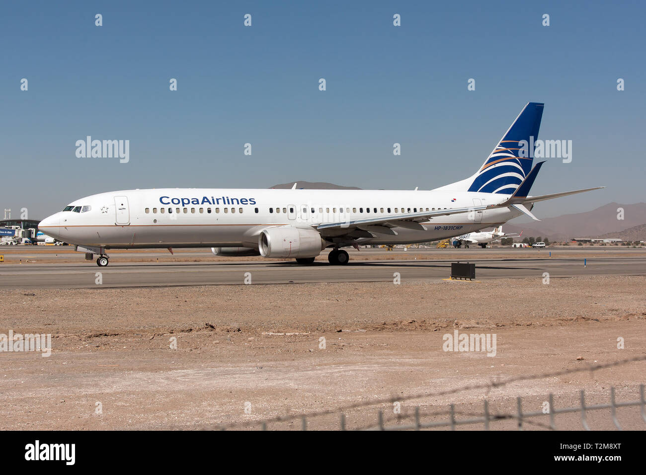 Ein Copa Airlines Boeing 737-800 rollens am Flughafen Santiago gesehen. Stockfoto